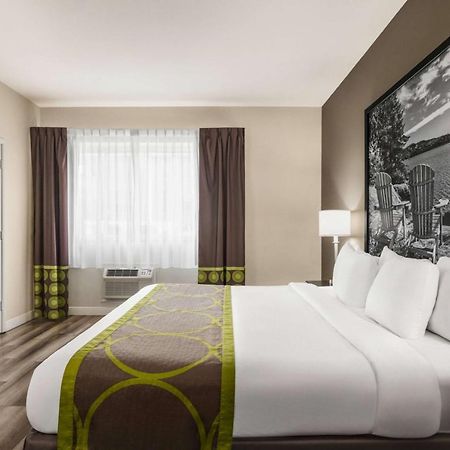 Hotel Super 8 By Wyndham Sarnia On Esterno foto