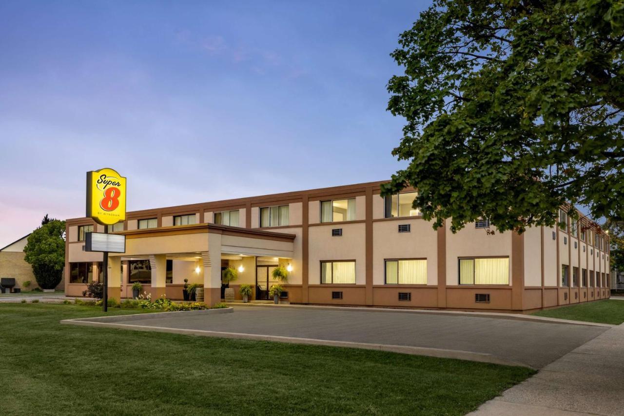Hotel Super 8 By Wyndham Sarnia On Esterno foto