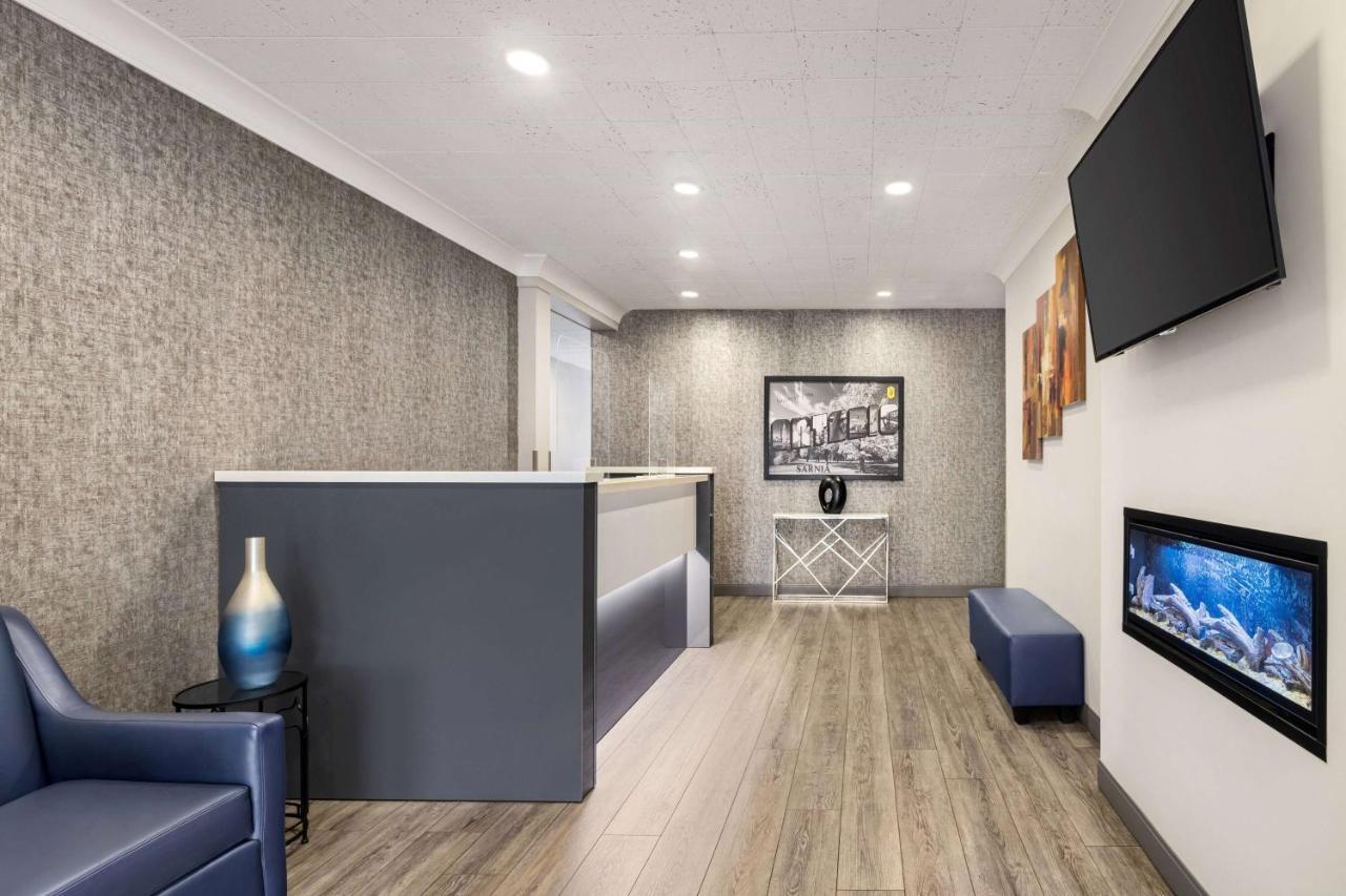 Hotel Super 8 By Wyndham Sarnia On Esterno foto