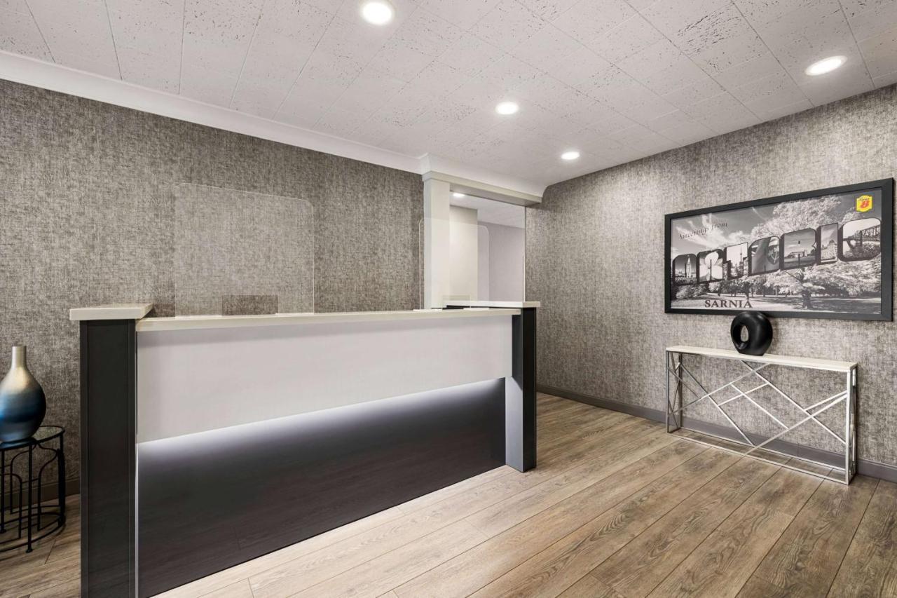Hotel Super 8 By Wyndham Sarnia On Esterno foto