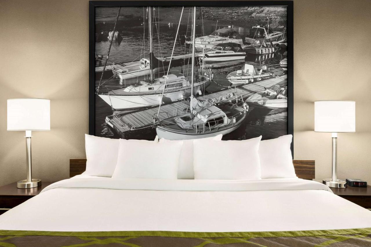 Hotel Super 8 By Wyndham Sarnia On Esterno foto