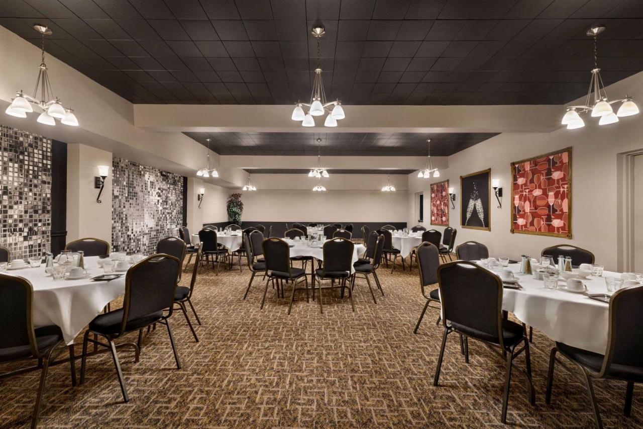 Hotel Super 8 By Wyndham Sarnia On Esterno foto