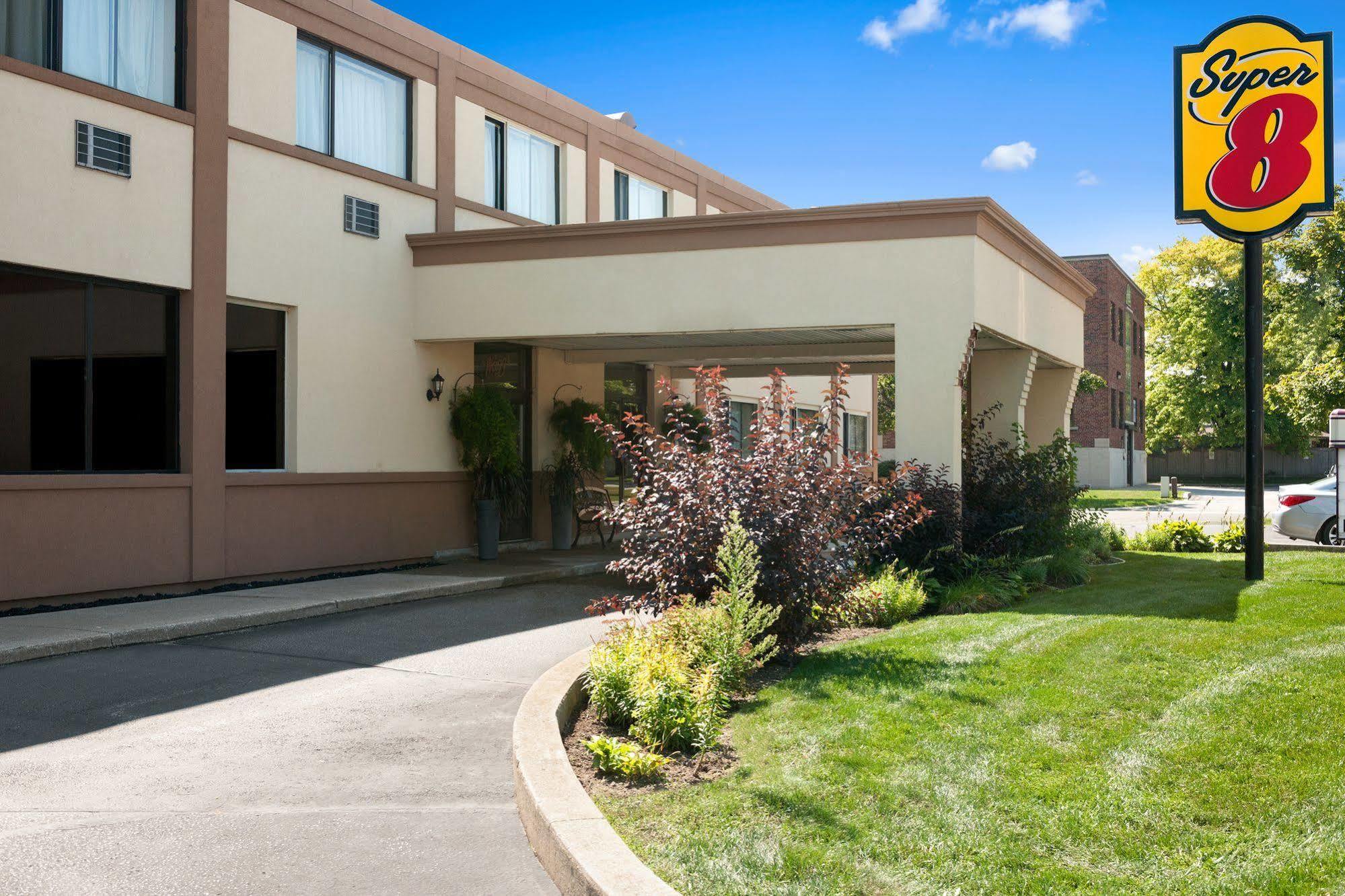 Hotel Super 8 By Wyndham Sarnia On Esterno foto
