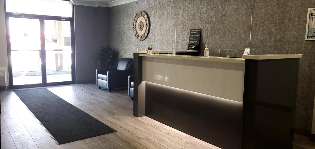 Hotel Super 8 By Wyndham Sarnia On Esterno foto