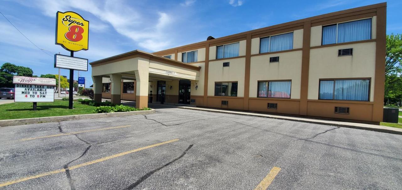 Hotel Super 8 By Wyndham Sarnia On Esterno foto